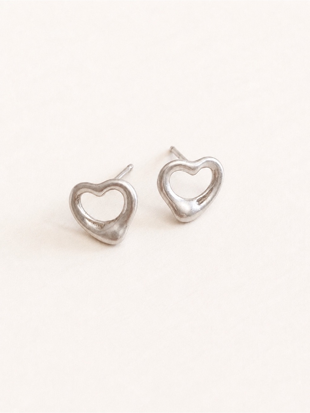 ✨ Tiffany & Co. Sterling Silver Elsa Peretti Open Heart Earrings Gift 11mm ✨ - Picture 3 of 14